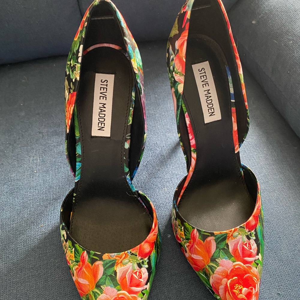 Steve Madden six 10. never worn
